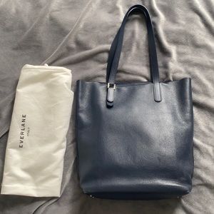 Everlane Petra magazine tote - navy